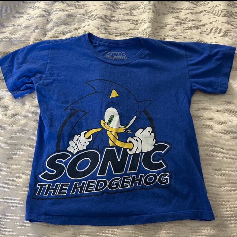 Sonic shirt size small